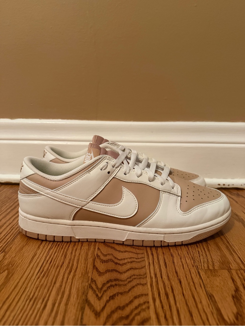 Nike Low-Top Trainer in White and Lime